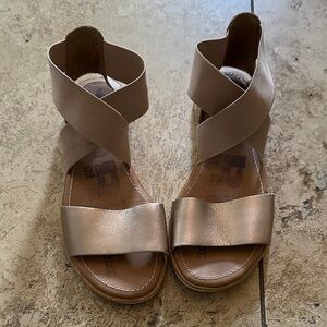 Sorel Women's Sandals in Metallic Tan